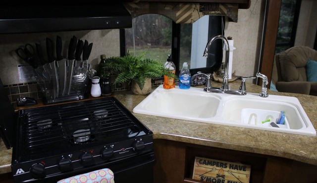 RV Glamping at the Knife Lake Getaway Homestead- King's Corner