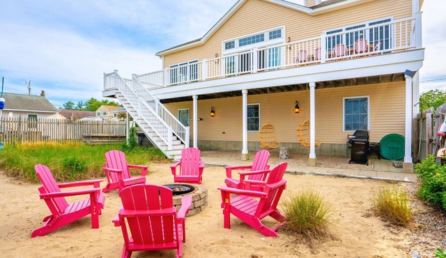 Saco Coastal Haven | 5BR, Sleeps12 + Walk to Beach |Dogs OK
