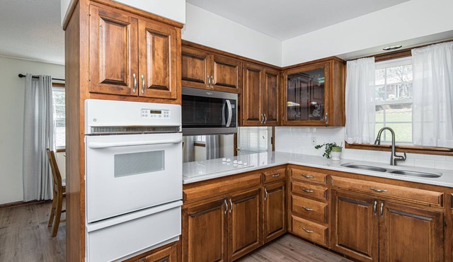 Salem Road SW Rochester w/easy access to Mayo Clinic and St. Mary's Campuses