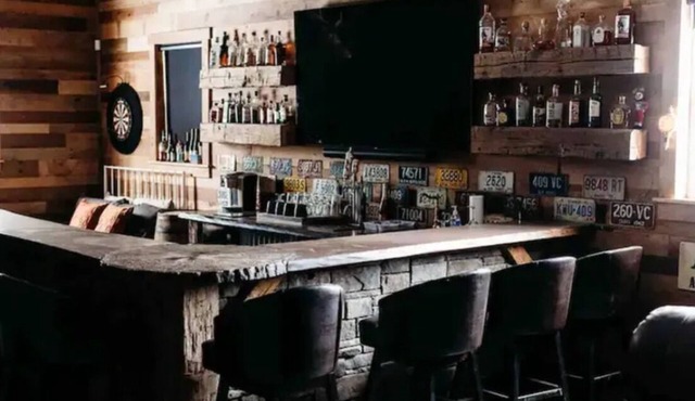 SALOON in The Graystone Ranch in the Woods