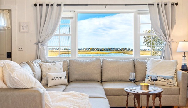 Salt Box by the Sea: Water View - Charming 3-bedroom Cottage in Wells!