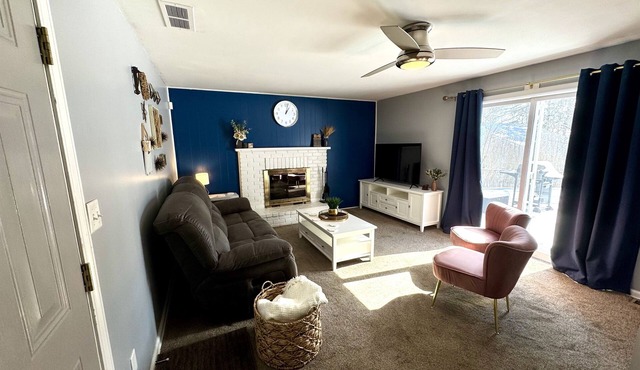 Sand Run Retreat - Modern Split-Level Getaway