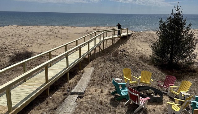 Sandbox on Michibay: Autumn on Lake Michigan – Fall Colors & Cozy Nights Await!