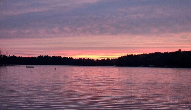 Sandy beach/free nite book wknd-offseason Lakehome cottage pier kayak fireplace