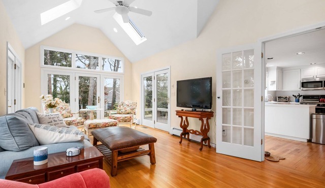 Sandy Spot: Walk to Beach, Sleeps 10