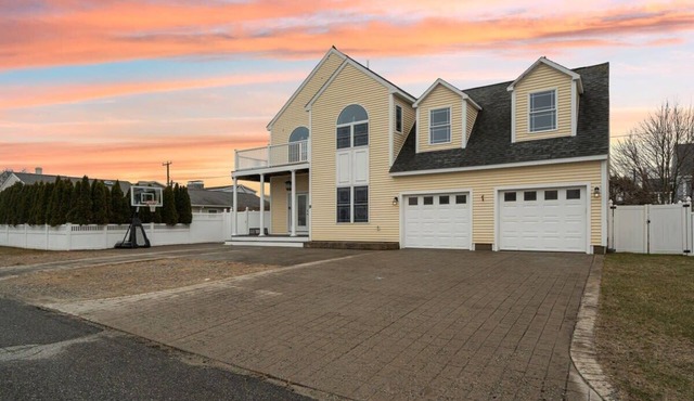 Sandy Toes | Ocean Views | Steps to Beach | Deck
