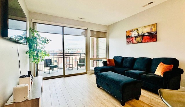 Scenic Downtown Loft with Pool