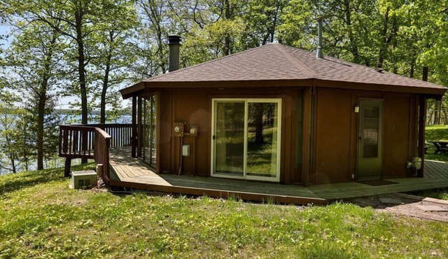Scenic Lakeside Octagon - Lake Views & Rustic Wood Stove