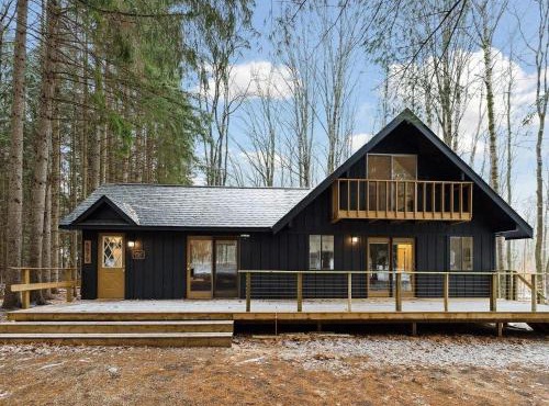 SchussHaven Cozy Pines Retreat at Schuss Mountain