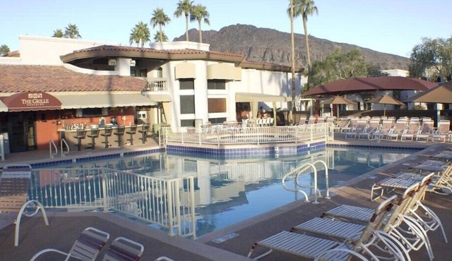Scottsdale Camelback Resort Spacious Studio with Picnic Area