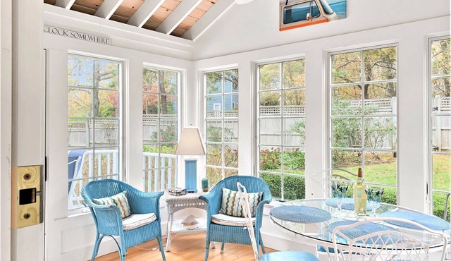 Sea Glass Cottage Near Nantucket Sound Beaches