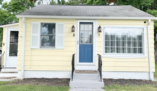 Seahorse Cottage- Walk to Beach