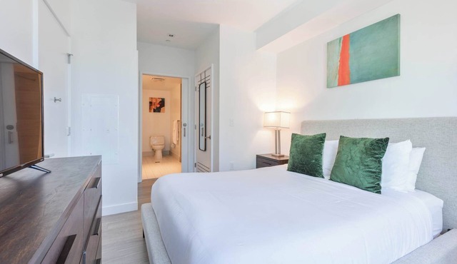 Seaport Retreat - Rooftop Pool & Gym