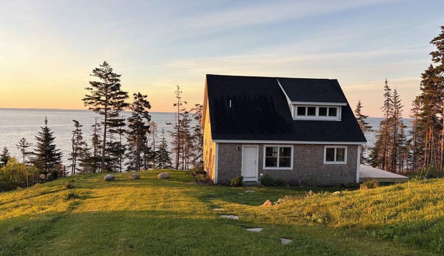 Seaside cottage with stunning views