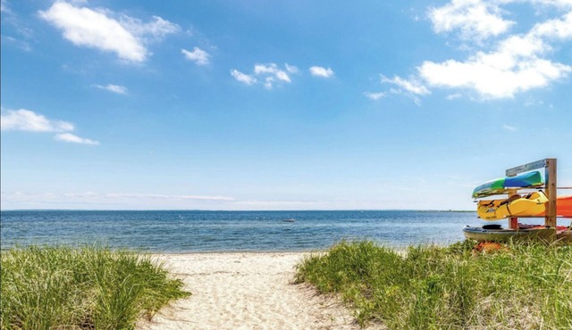 Seaside Retreat just steps to private beach! Serene 5 bedroom home