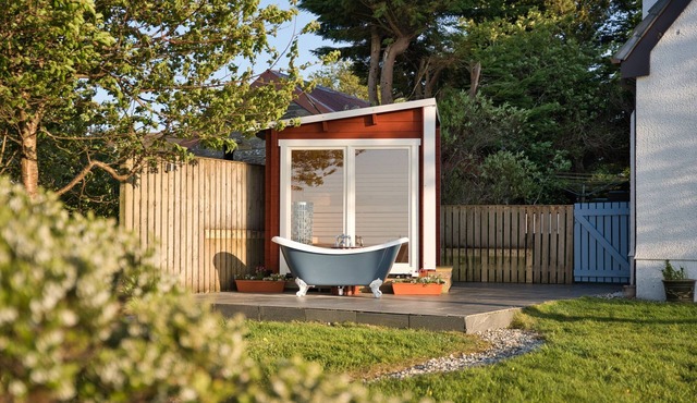 Seaside Sauna Escape at Ptarmigan Cottage
