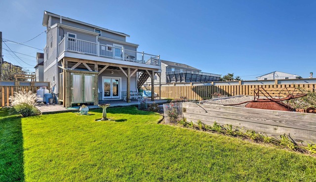 Seaside SK Getaway: Steps to Matunuck Beach!