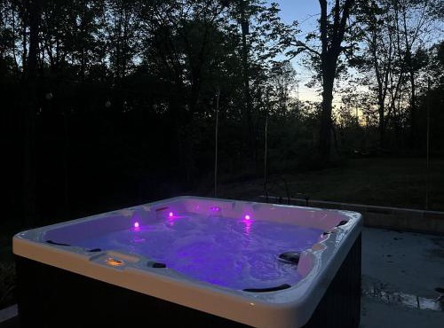 Secluded 5BR Retreat with Hot Tub, Sleeps 10
