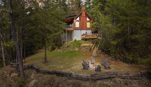 Secluded Cliffview Cabin with Amazing View & Hot Tub, Nestled on 4 Private Acres