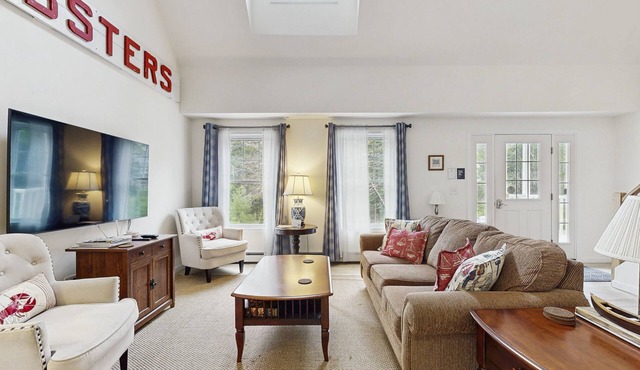 Secluded Dog-Friendly Getaway w/Free WiFi, Private Washer/Dryer, Furnished Deck