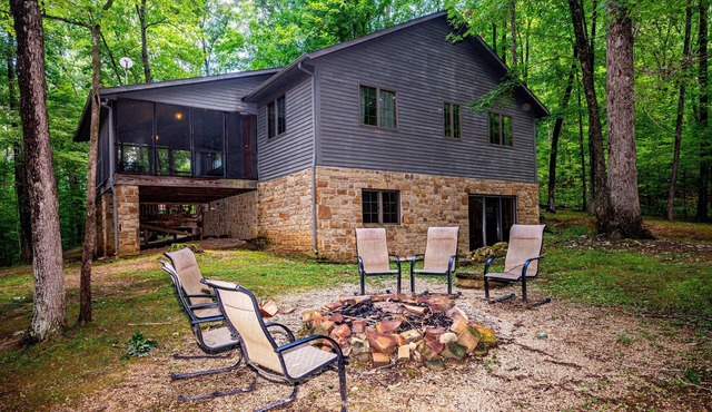 Secluded Hilltop Cabin | Hot Tub, Pool Table & Near Nashville 3BR, 3BA
