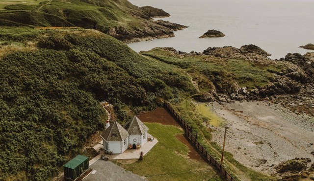 Selkie’s Haven: Beachfront Ultra Lux Paradise