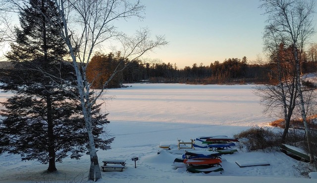 Serene 1-bed cottage + Loft in Whitefield Ski, Sled, Hike Cannon Bretton Woods