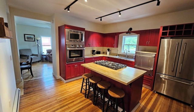 Serene 2-3-bedroom apartment in Vassalboro. Fully furnished