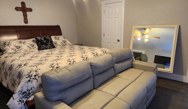 Serene 4-bedroom house with AC in charming Wichita Falls