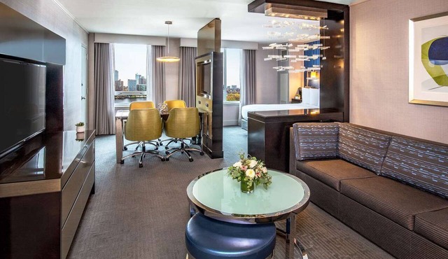 Serene Hotel w/Indoor Pool and ArtBar Dining Near Harvard