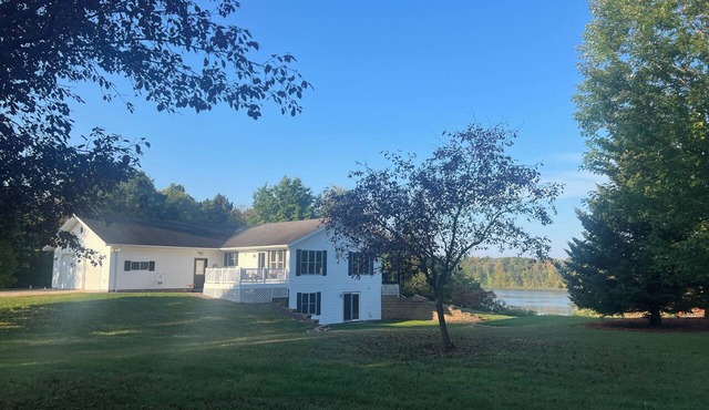Serene Lakefront Escape with stunning views-ATV Trails & Golf all within a mile.