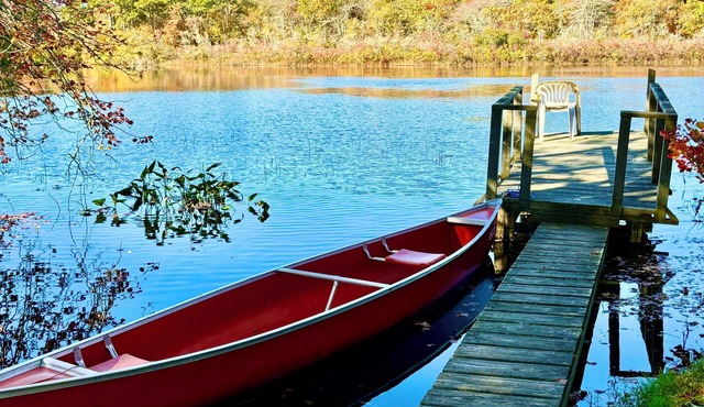 Serene Waterfront Cottage, Private Dock, Walk to Beach, Golf, Ferry, Cafe & Shop