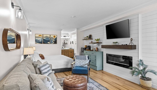 Shanty Creek Condo, King Bed, Pool & Beach