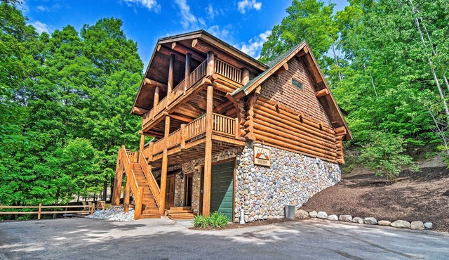 Shanty Slopeside Ski & Golf Home: Hot Tub/Fire Pit
