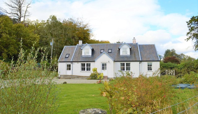 Shelduck Cottage, shoreline location, pet friendly, sleeps 7