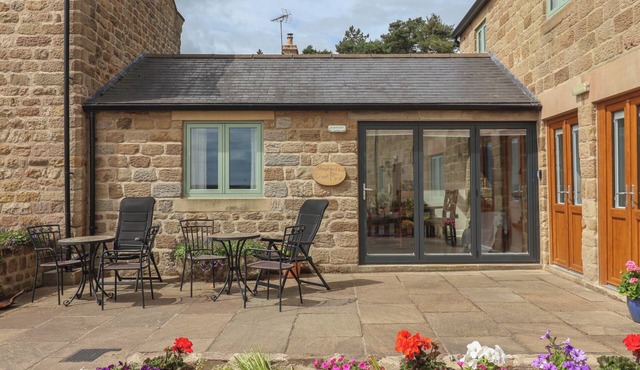 SHEPHERD'S CROOK, pet friendly, luxury holiday cottage in Spofforth