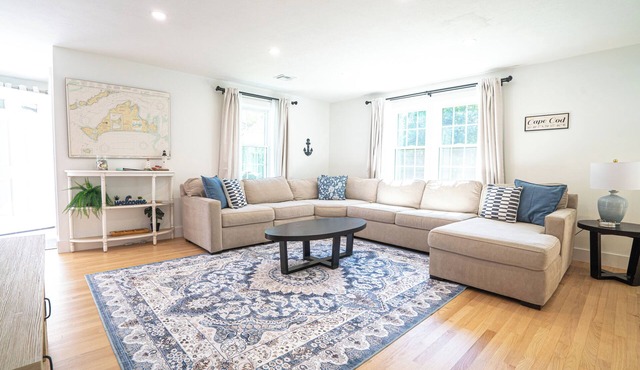 Shining Sea Hideaway・Walk everywhere, 6 Beds, Newly remodeled
