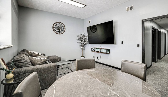 Shop & Stroll! Central Parkersburg Stay Near Dtwn