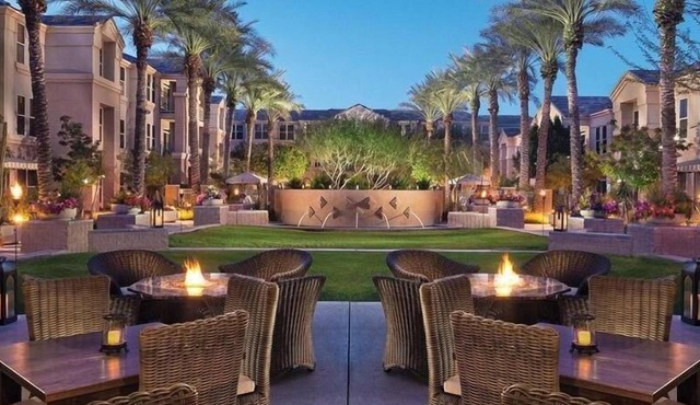 Short Drive to Desert Botanical Gardens! 2 Pet-friendly Suites w/ Free Parking!