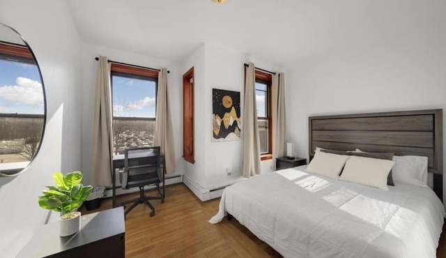 Simply Furnished 3br1bth In The South End