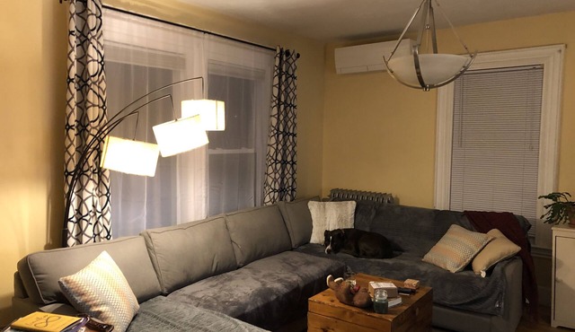 Single room, access to all household amenities, steps from commuter rail
