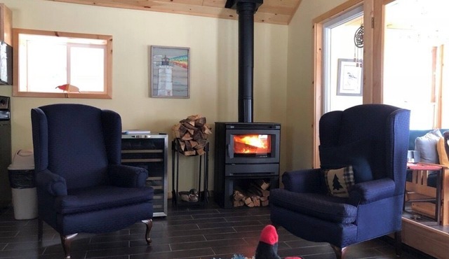 Skogsö Cottage on Dowling Lake-cozy lakefront cabin with private dock