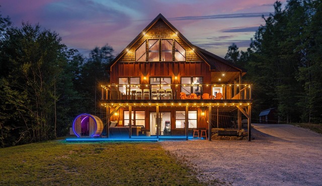 Sleep 29! Pano Views, Hot Tubs, Saunas, Game Rooms, Fire Pits, Dogs OK