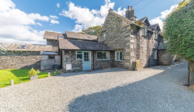 Sleep 6, 3 bedroom Lake District Cottage, close to village, lake and beautiful walks