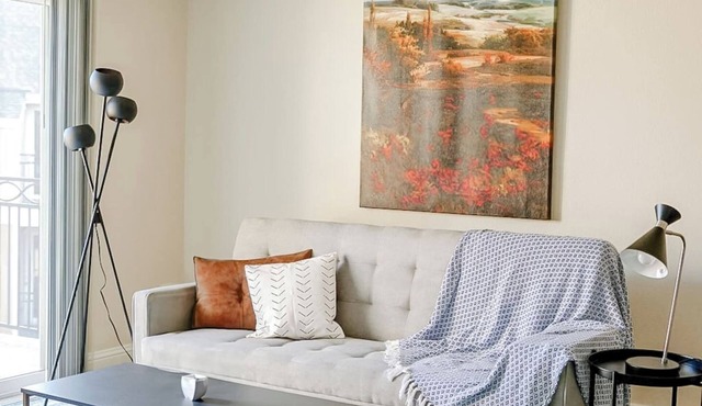 Sleepover | Airy 1BD/1BA + Balcony - OKC