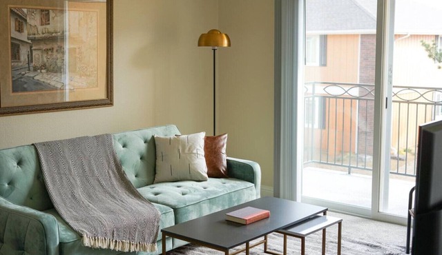 Sleepover | Eclectic 1BD/1BA + Balcony - OKC