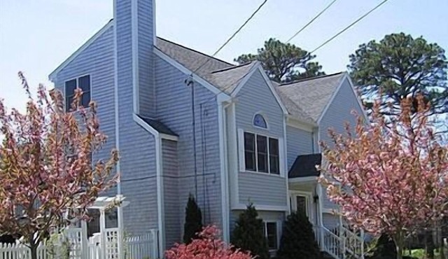 Sleeps 10+/Walk To Buck's Pond Lake! Close To Beach/Golf/Restaurants