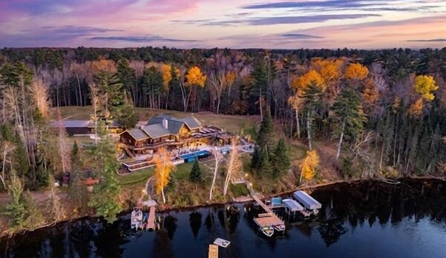 Sleeps 110+ 24 Bed/20 Bath Retreat Center Long Lake