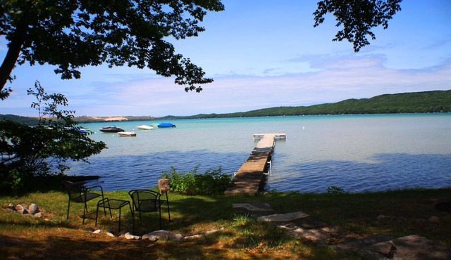 Sleeps 13, Little Glen compound direct water front & tennis/pickleball court.