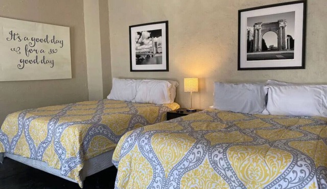 Sleeps 18! 11 Beds, 6 Bedrooms + WIFI!